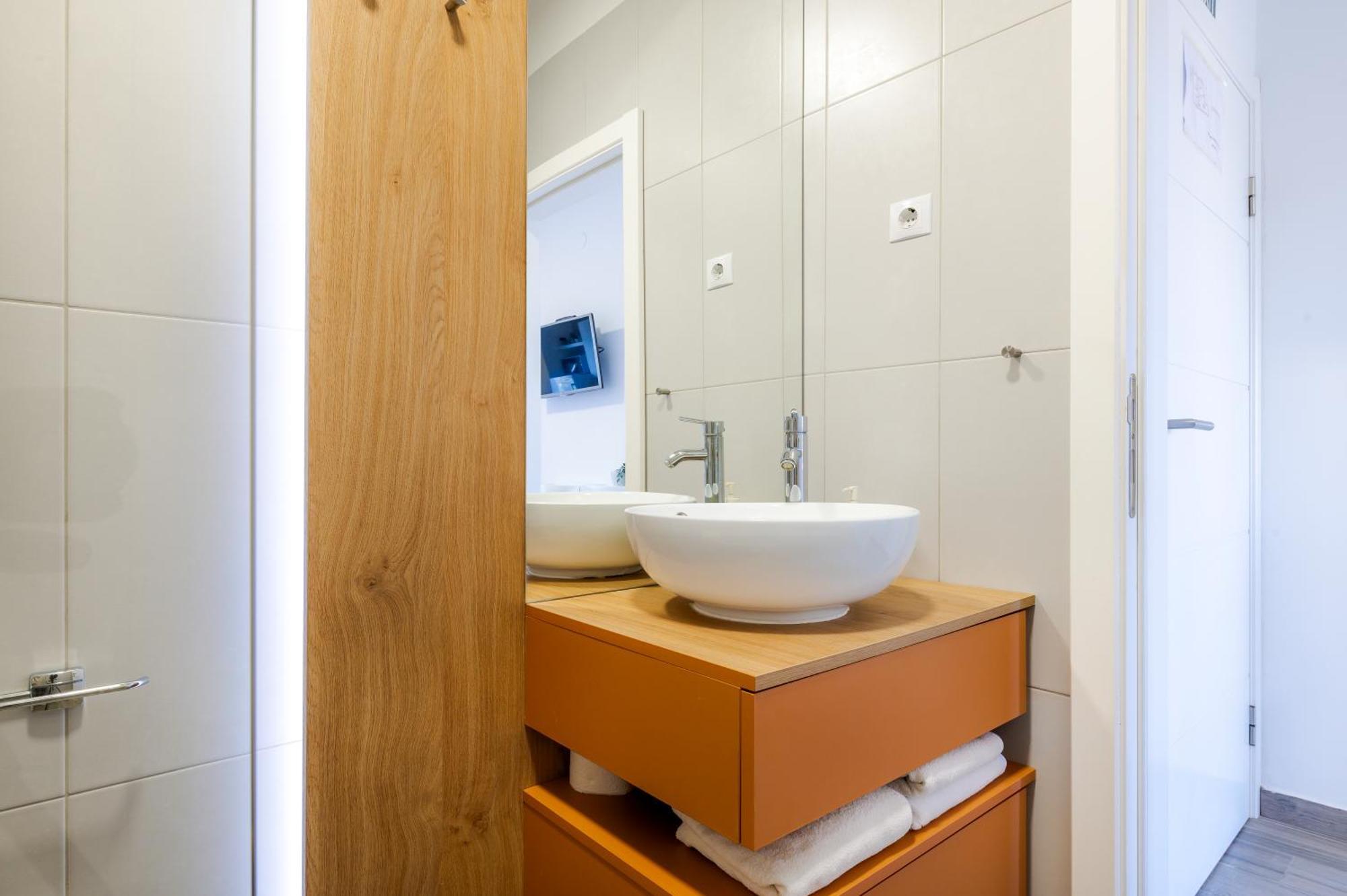 Ojra New Apartment With Seaview 시베니크 외부 사진