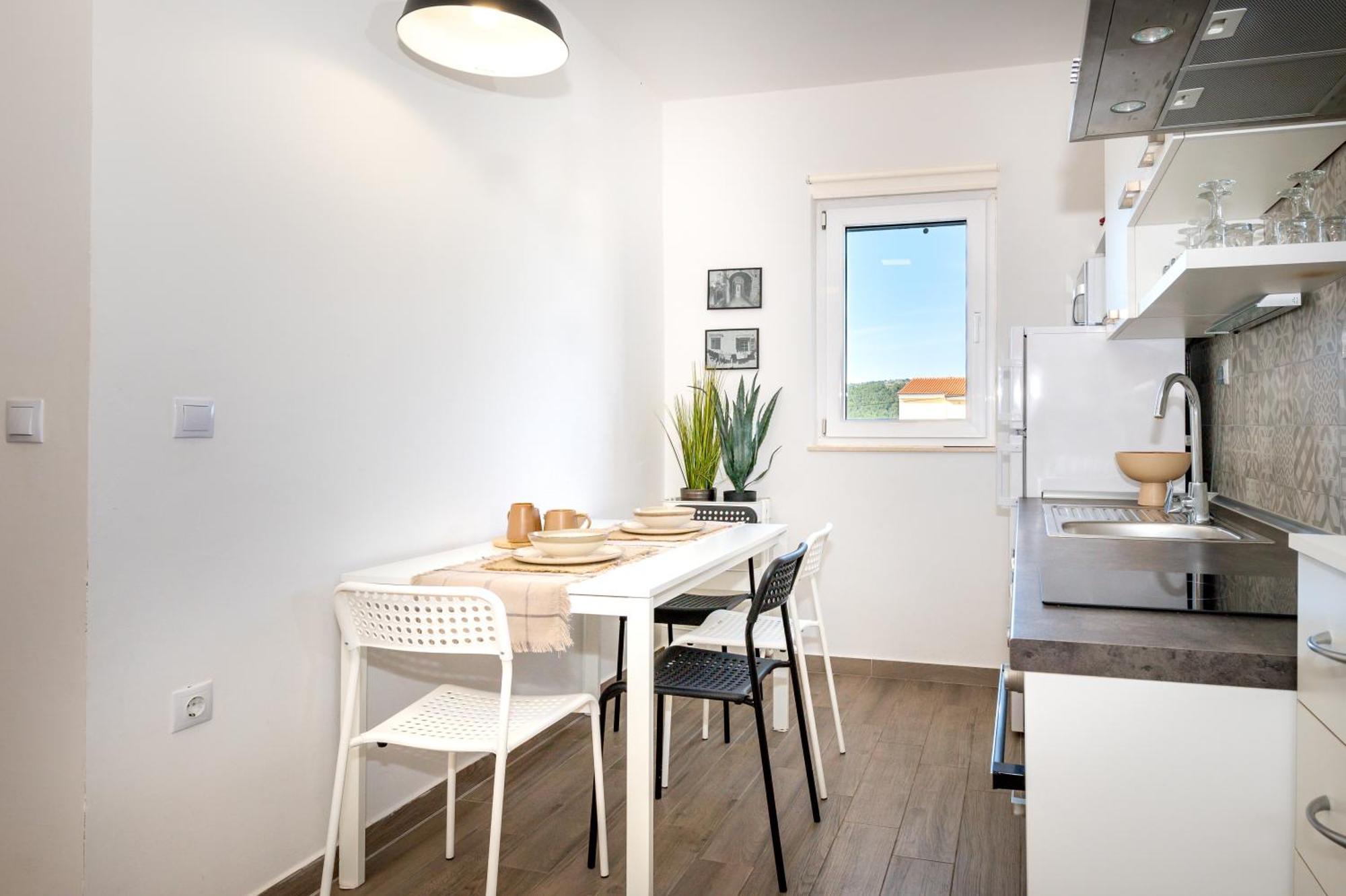 Ojra New Apartment With Seaview 시베니크 외부 사진
