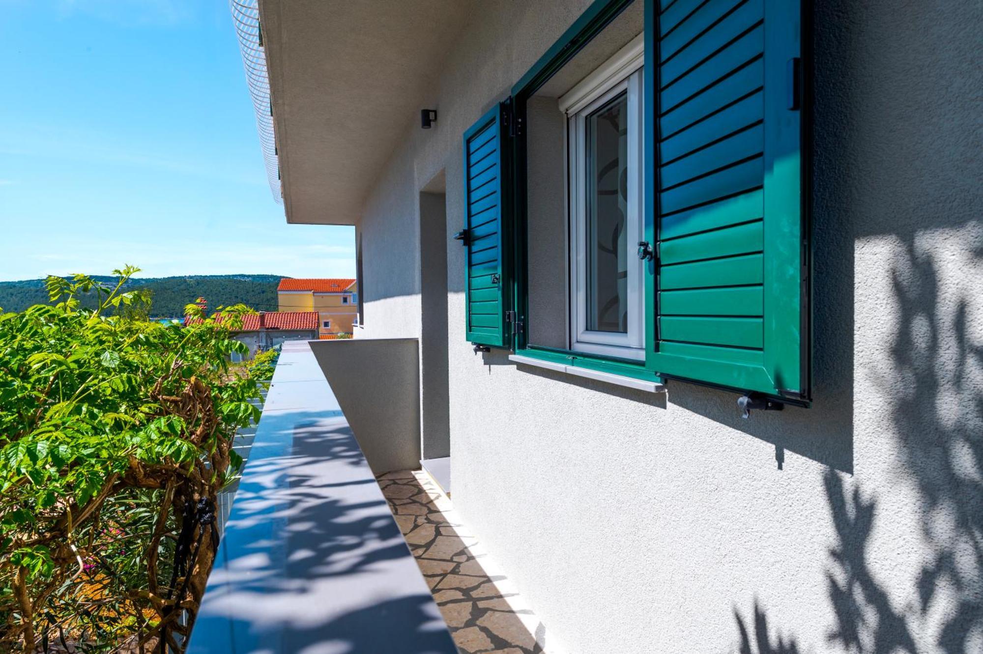 Ojra New Apartment With Seaview 시베니크 외부 사진