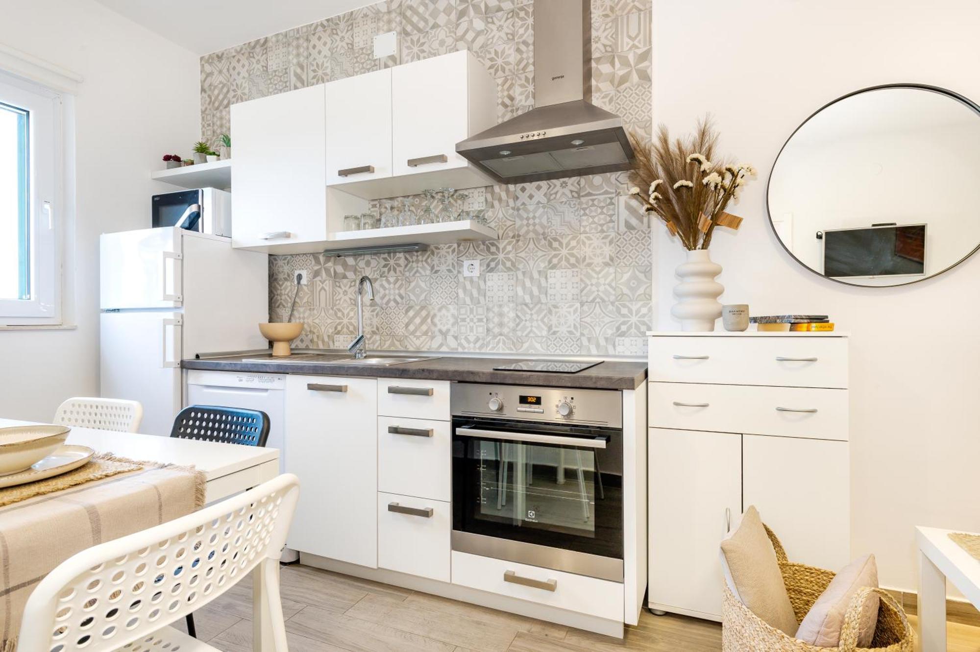 Ojra New Apartment With Seaview 시베니크 외부 사진