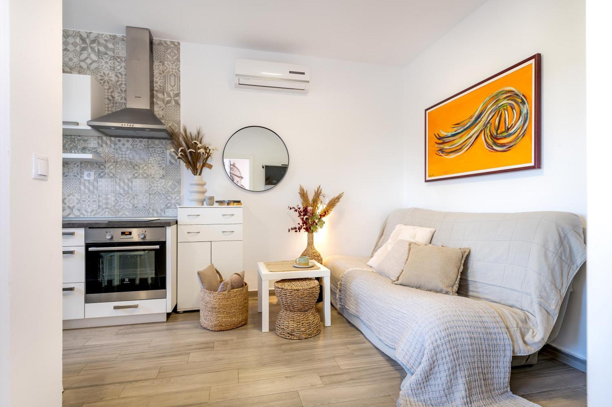 Ojra New Apartment With Seaview 시베니크 외부 사진