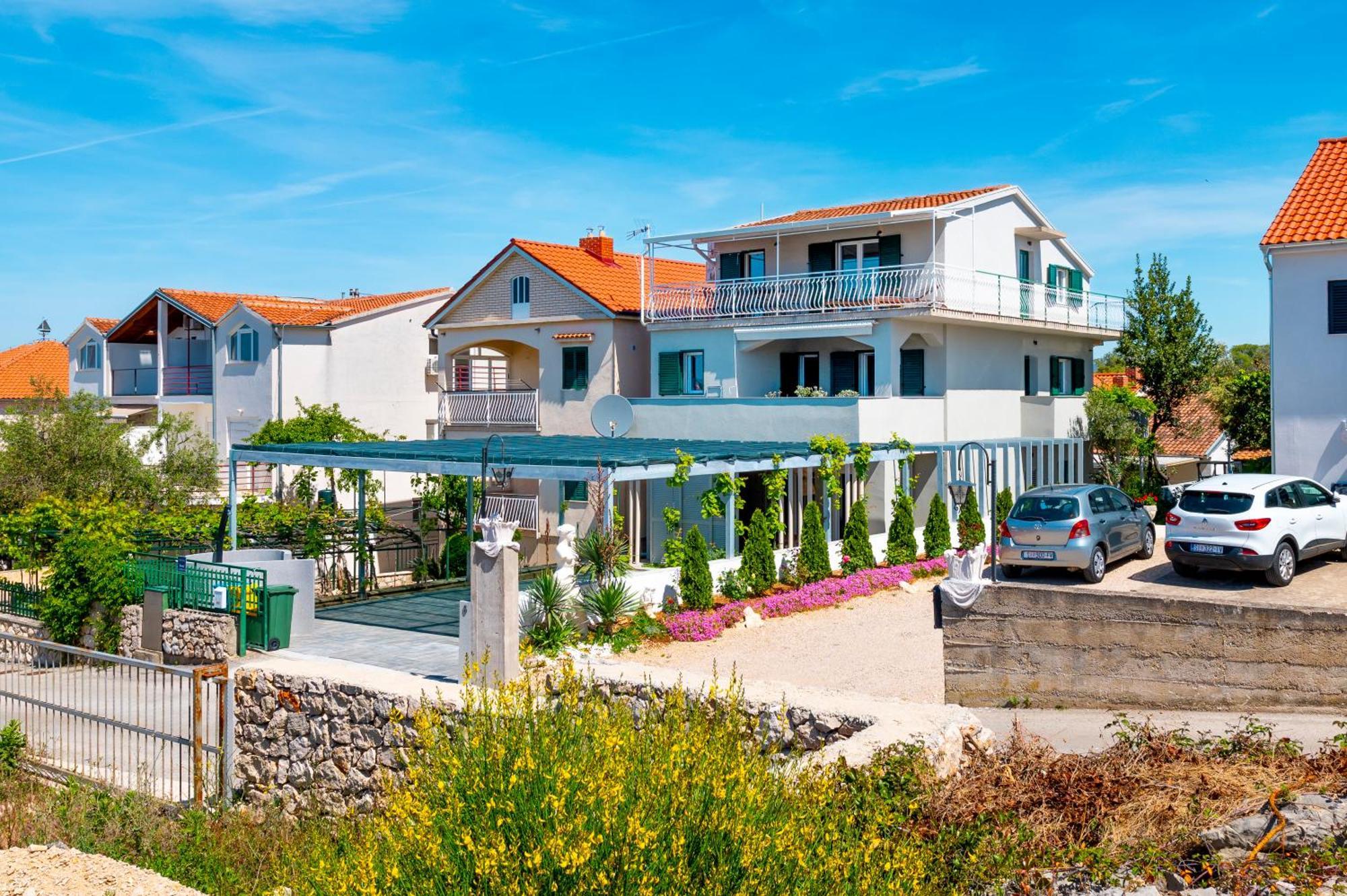 Ojra New Apartment With Seaview 시베니크 외부 사진